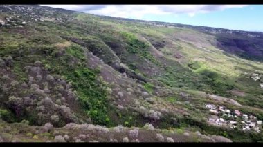 Gökyüzünden görünen Reunion Adası 'ndaki Vital Havzası' nın etrafında