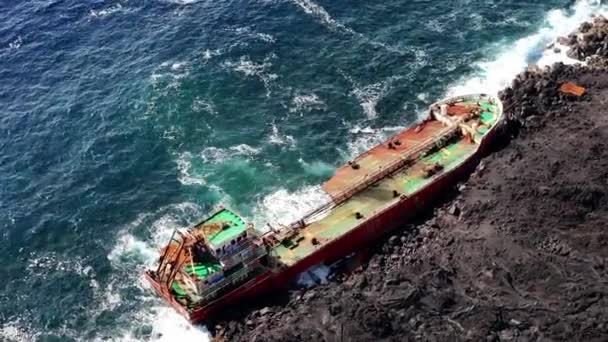 Öltanker Frachtschiff Lief Vor Der Insel Reunion Auf Grund — Stockvideo