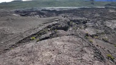 Piton de la Fournaise 'den gelen lav akıntısı gökyüzünden çekildi.