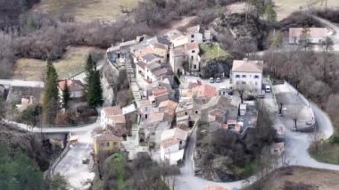 Chanan vadisindeki Collongues köyünün havadan görünüşü