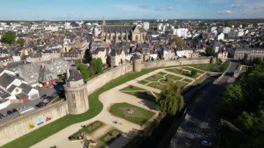 Saint-Pierre de Vannes Katedrali ve bahçesinin havadan görünüşü