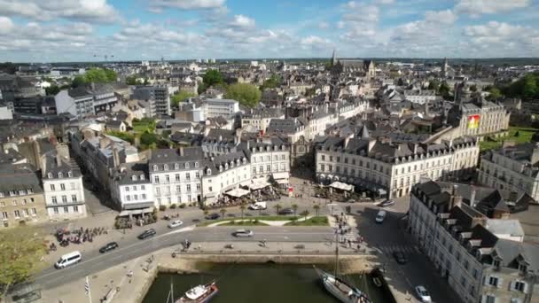 Luftaufnahme Des Stadtzentrums Und Des Hafens Von Vannes — Stockvideo