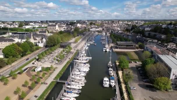 Drohnenpanorama Über Das Stadtzentrum Und Den Hafen Von Vannes — Stockvideo