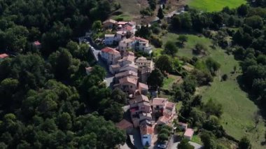 Yol boyunca Saint-Antonin 'in üst manzarası