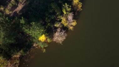 Güney Fransa 'daki Saint-Cassien Gölü' nün insansız hava aracı görüntüsü