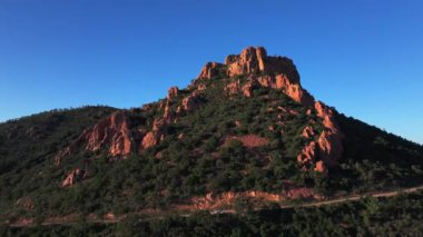 Hava aracı görüntüsü Esterel 'in Ayı Tepesi