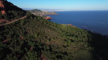 Esterel Tepesi 'nin Ayı Tepesi' nden deniz manzarası