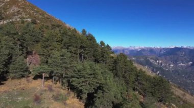 Fransa 'daki Alpes Denizcilik' te Brune Dağı 'nın insansız hava aracı görüntüsü