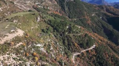 Fransa 'daki Alpes Denizcilik' te Brune Dağı 'nın hava aracı görüntüsü