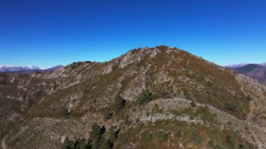 Fransa 'daki Alpes Denizcilik' te Brune Dağı 'nın havadan görünüşü