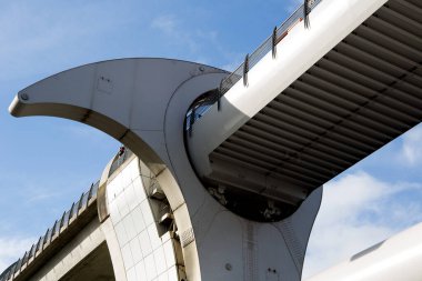 İskoçya 'nın merkezindeki Falkirk' te dönen tekne kaldırma tekerinin ayrıntıları