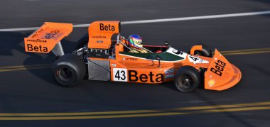 Long Beach, CA - 15 Nisan 2023: The March 741 at the Long Beach Grand Prix, drive by Vittorio Brambilla in the 1974 and 1975 F1 season.