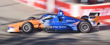 Long Beach, CA - 15 Nisan 2023: IndyCar sürücüsü Scott Dixon Chip Ganassi Racing 'in No. 9 araba..