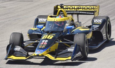 Long Beach, CA - 15 Nisan 2023: IndyCar sürücüsü Colton Herta Andretti Autosport 'un No. 26 araba..