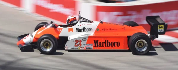加利福尼亚州长滩 2023年4月15日 由Andrea Cesaris驾驶的阿尔法 罗密欧182在1982年F1赛季的长滩大奖赛上 — 图库照片