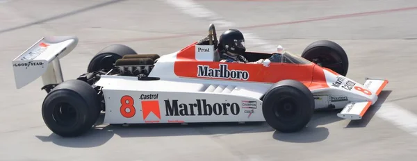 加利福尼亚州长滩 2023年4月15日 在1980年F1赛季阿兰 普罗斯特驾驶的M30迈凯轮在长滩大奖赛上的比赛 — 图库照片