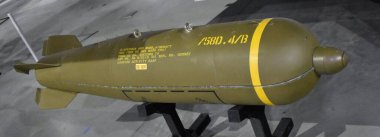 Dayton, OH, USA - 10 Mayıs 2024: Mühimmatlı bir ABD Hava Kuvvetleri CBU-58D misket bombası.