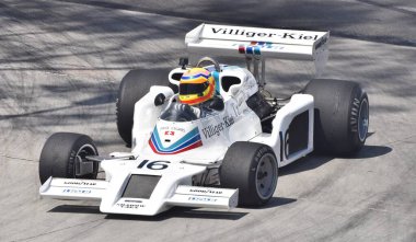 Long Beach, CA - 15 Nisan 2023: The Shadow DN8 at the Long Beach Grand Prix, drive by Riccardo Patrese in the 1977 F1 season.