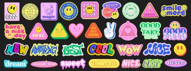 Cool Y2k Çıkartma Vektör Tasarımı. Pop Art Patches koleksiyonu. Gülümse Emoji Grafik Elementleri. Harika Rozetler. Graffiti Sokak Sanat Tipografisi. 