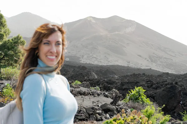 Backpacker Woman Smiles Looking Aside Tajogaite Volcano She Seen Out — Stock Photo, Image
