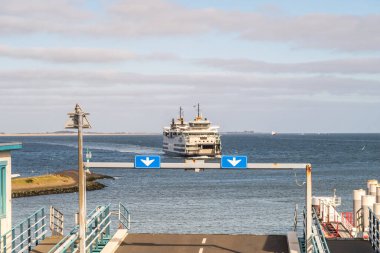 Den Helder, Hollanda. Ekim 2022. Texel feribotunu bekliyorum. Yüksek kalite fotoğraf