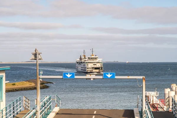 Den Helder, Hollanda. Ekim 2022. Texel feribotunu bekliyorum. Yüksek kalite fotoğraf