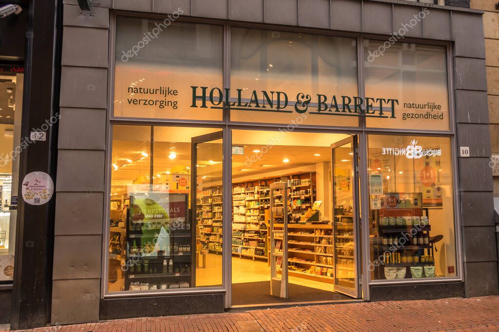 Amsterdam, Nederland. Oktober 2022. De winkel van Holland en Barrett in Amsterdam. High quality photo