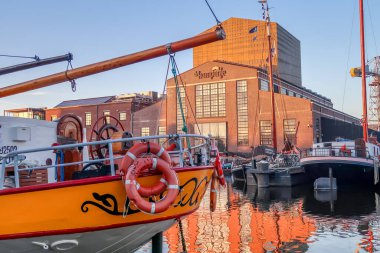 Den Helder, Hollanda. Kasım 2022. Den Helder 'deki eski tersanede tarihi gemiler. Yüksek kalite fotoğraf