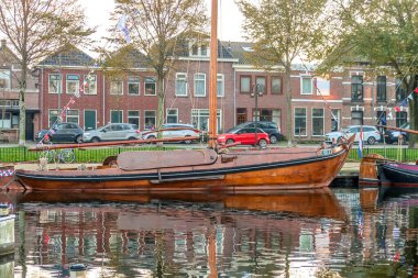 Den Helder, Hollanda. Kasım 2022. Den Helder 'deki eski tersanede tarihi gemiler. Yüksek kalite fotoğraf