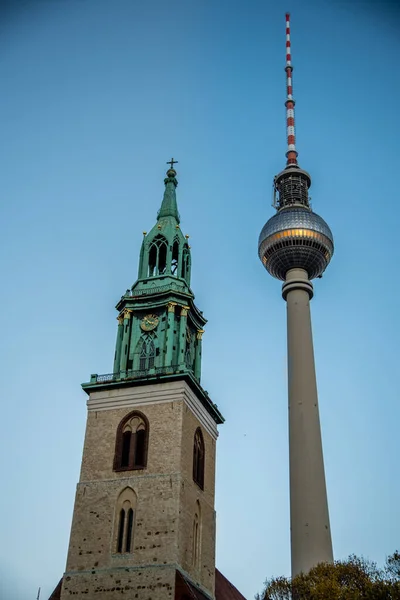 德国柏林 2022年11月柏林的Fernsehturm和St Marienkirche 高质量的照片 — 图库照片
