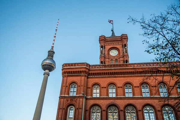 德国柏林 2022年11月柏林的Fernsehturm和Rote Rathaus高质量的照片 — 图库照片