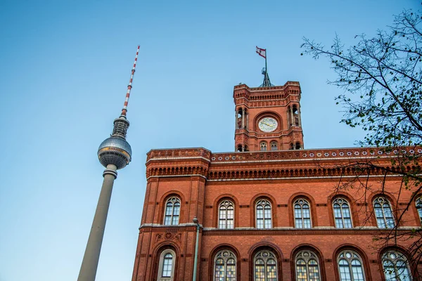 德国柏林 2022年11月柏林的Fernsehturm和Rote Rathaus高质量的照片 — 图库照片