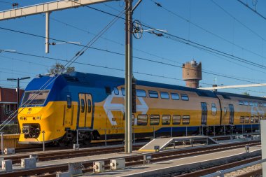 Den Helder, Hollanda, Eylül 2022. Den Helder 'deki Hollanda treni. Yüksek kalite fotoğraf. Yüksek kalite fotoğraf
