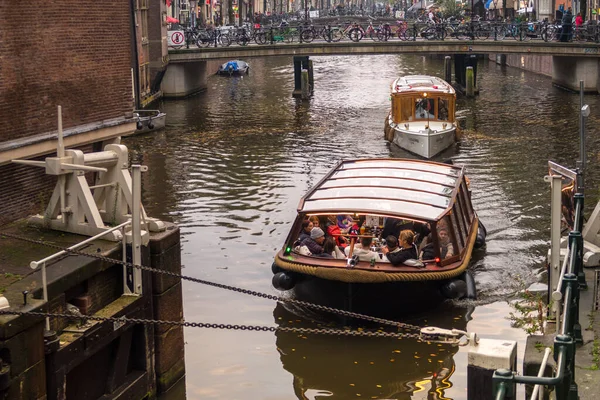 Άμστερνταμ Ολλανδία Οκτώβριος 2022 Παλιές Κλειδαριές Και Βάρκες Καναλιών Στο — Φωτογραφία Αρχείου