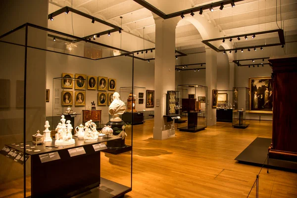 Amsterdam, Hollanda. Aralık 2022. Amsterdam 'daki Rijksmuseum' un pek çok salonundan biri. Yüksek kalite fotoğraf