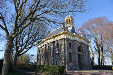 Enkhuizen, Hollanda. Mart 2023. Enkhuizen 'deki Oosterpoort ya da Koepoort. Yüksek kalite fotoğraf