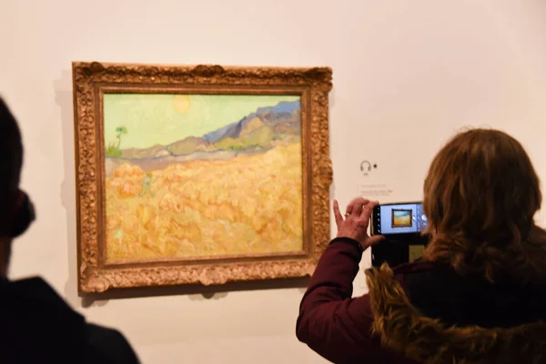 Amsterdam Netherlands January 2023 Visitors Admire Paintings Vincent Van Gogh — Stock Photo, Image