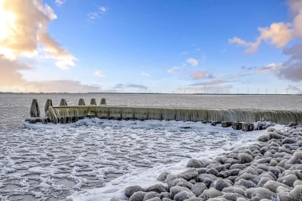Den Oever Netherlands February 2021 Ice Build Piers Afsluitdijk Ijsselmeer — Fotografia de Stock