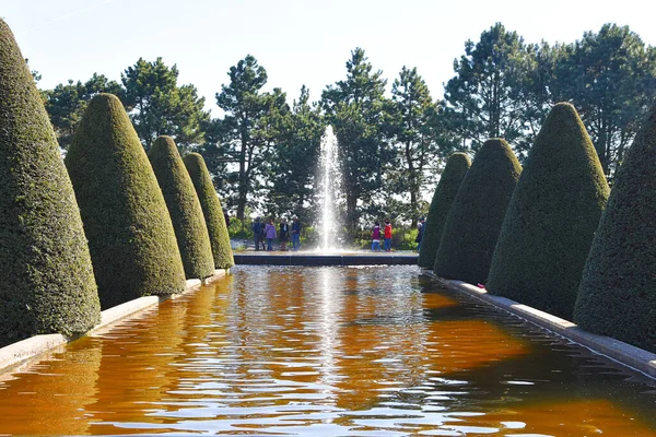 stock image Lisse, Netherlands. May 2023. The fountain at the Keukenhof, a spring garden in Holland. High quality photo