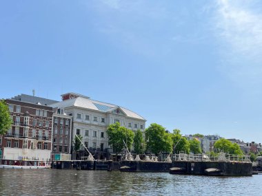 Amsterdam, Hollanda. Haziran 23, 2023. Kraliyet Tiyatrosu Carre, Amstel nehrinin kıyısında. Yüksek kalite fotoğraf