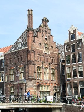 Amsterdam, Hollanda. 24 Haziran 2023 Amsterdam Kanalları ve tarihi köprüler. Yüksek kalite fotoğraf