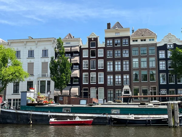 Amsterdam Hollanda Haziran 2023 Amstel Nehri Boyunca Yüzen Evler Yüksek — Stok fotoğraf