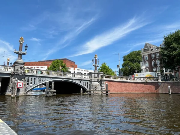 Amsterdam Hollanda Haziran 2023 Amsterdam Daki Amstel Nehri Üzerindeki Mavi — Stok fotoğraf