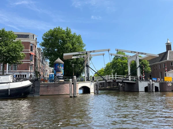 Amsterdam Hollanda Haziran 2023 Nehirdeki Walter Suskind Köprüsü Amstel Yüksek — Stok fotoğraf