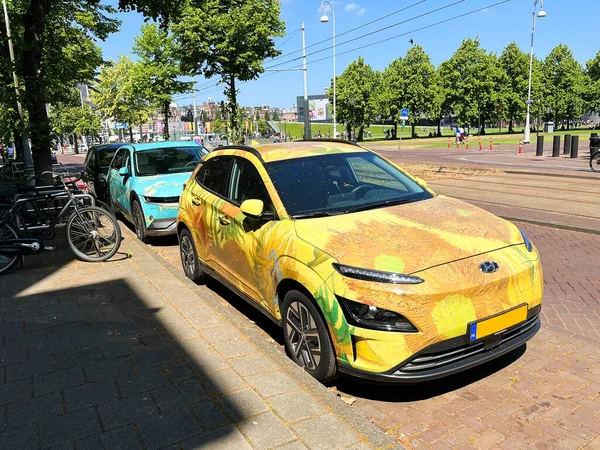 Άμστερνταμ Ολλανδία Ιουνίου 2023 Van Gogh Θέμα Αυτοκίνητα Στο Κέντρο — Φωτογραφία Αρχείου