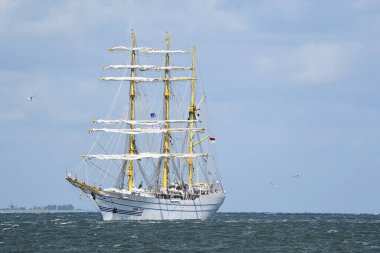 Den Helder, Hollanda. 2 Temmuz 2023. Endonezya 'nın uzun gemisi Bima Suci, Den Helder' de yelken açarken. Yüksek kalite fotoğraf