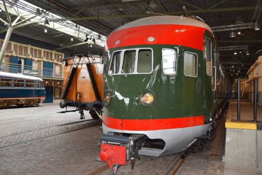Utrecht, Hollanda. Mayıs 2023. Utrecht 'teki Demiryolu Müzesi' nde eski Hollanda trenleri. Yüksek kalite fotoğraf