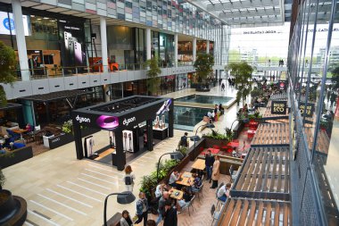 Utrecht, Hollanda. Mayıs 2023. Alışveriş merkezi Hoog Catharijne Utrecht 'in merkezinde. Yüksek kalite fotoğraf