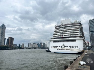 Rotterdam, Hollanda. 6 Ağustos 2023. Rotterdam 'daki Wilhelminakade' de modern mimari. Yüksek kalite fotoğraf