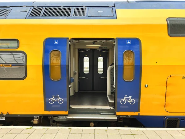 Amsterdam Pays Bas Août 2023 Train Hollandais Avec Des Portes — Photo